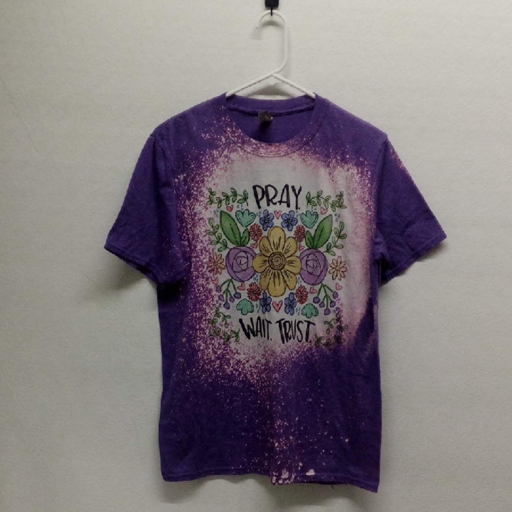 Gildan Purple Bleached Floral Pray Wait Trust Graphic Short Sleeve Tee